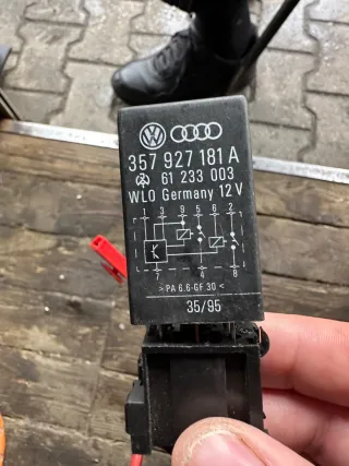357927181A Реле (прочее) Volkswagen Transporter T4 restailing Арт 96764281, вид 1