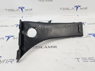1006675-00 молдинг крышки багажника правая Tesla model S Арт 32901_1, вид 1