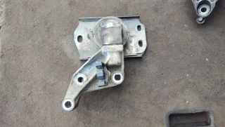 93853921,8200378211,93853290 Подушка двигателя Renault Trafic 2 Арт POD171