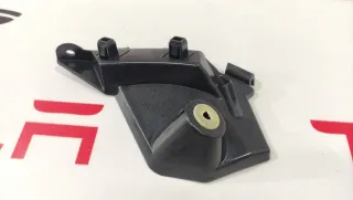 1047092-00-G Кронштейн крепления крыла Tesla model X Арт 99477847