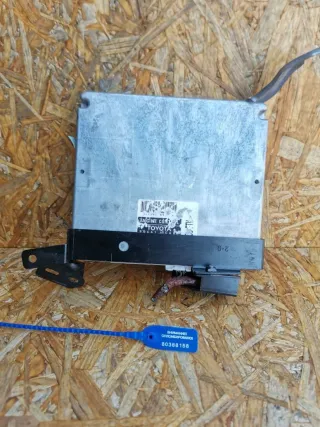 8966105690 Блок управления двигателем Toyota Avensis 2 Арт 96925880, вид 1