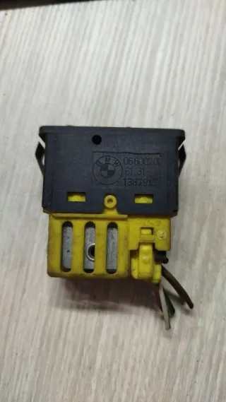 61311387917 Кнопка подогрева сидений BMW Z3 Арт 96940023
