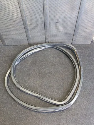4L0683721 Уплотнитель двери задней левой Audi Q7 4L Арт 96941113
