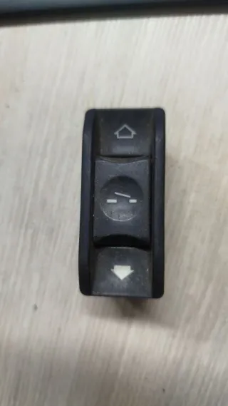 61318352182 Кнопка открывания люка BMW 5 E39 Арт 96941607