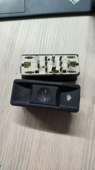 61311378862 Кнопка открывания люка BMW 5 E34 Арт 96943611