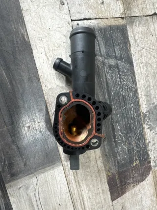 03L121132AC Фланец (тройник) системы охлаждения Audi A4 B8 Арт 96955648, вид 2