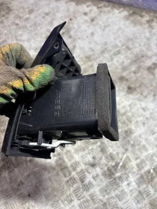 06822725 Дефлектор обдува салона Geely Emgrand EC 7 Арт 96988299, вид 3