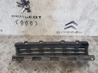  Заглушка (решетка) в бампер передний Peugeot 308 2 Арт 96996125, вид 1