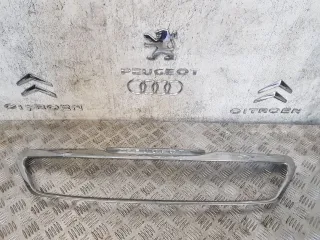  Заглушка (решетка) в бампер передний Peugeot 308 2 Арт 96998713, вид 1