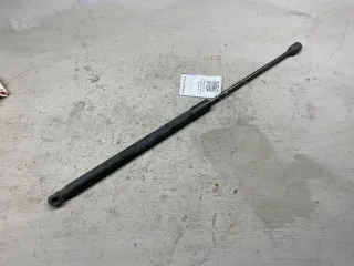 3T5827550 Амортизатор багажника Skoda Superb 2 Арт 97000462, вид 1
