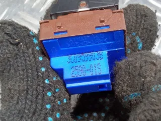 3C0959903B Кнопка открытия лючка топливного бака Volkswagen Passat B6 Арт 97005636, вид 11