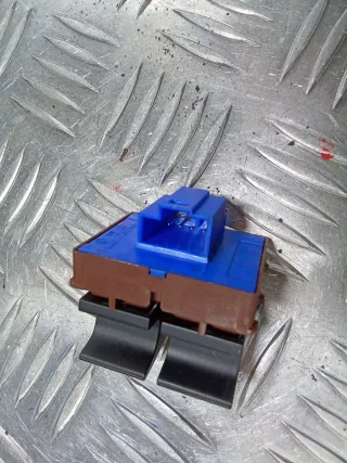 3C0959903B Кнопка открытия лючка топливного бака Volkswagen Passat B6 Арт 97005636, вид 6