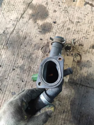  Фланец (тройник) системы охлаждения Volkswagen Golf 4 Арт 97011574, вид 3