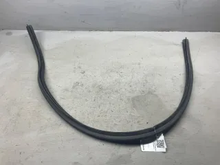 3T0867365 Уплотнитель капота Skoda Superb 2 Арт 97029038, вид 1