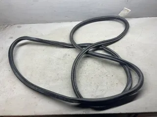 3T5827705 Уплотнитель багажника Skoda Superb 2 Арт 97029053, вид 1