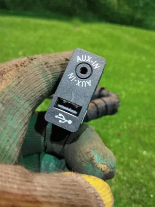 9229246 Разъем AUX / USB BMW 3 F30/F31/GT F34 Арт 97034893, вид 1