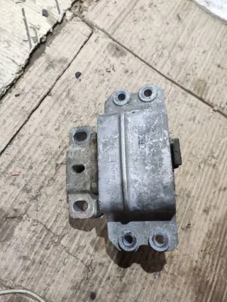  Подушка крепления кпп Volkswagen Passat B6 Арт 97037828, вид 1