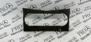 A2046803607 Накладка декоративная центральной консоли Mercedes C W204 Арт 101062, вид 1