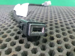 9806047980 Разъем AUX / USB Peugeot 308 2 Арт 97046839, вид 2