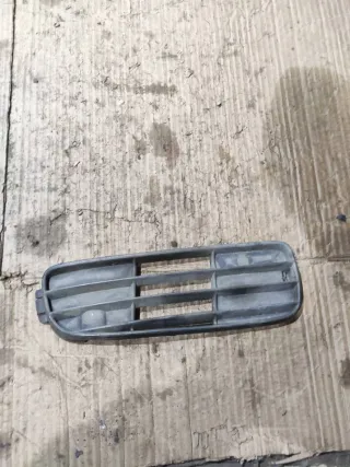  Заглушка (решетка) в бампер передний Audi 80 B4 Арт 97047680