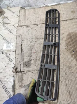  Заглушка (решетка) в бампер передний Audi 80 B4 Арт 97047703, вид 4