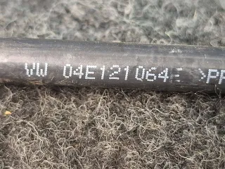 04E121064E Трубка охлаждающей жидкости пластиковая Volkswagen Jetta 7 Арт 320896, вид 3
