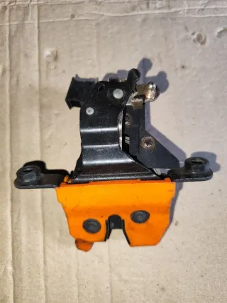 1U6827501C Замок крышки багажника Skoda Octavia A4 Арт 97066184, вид 1
