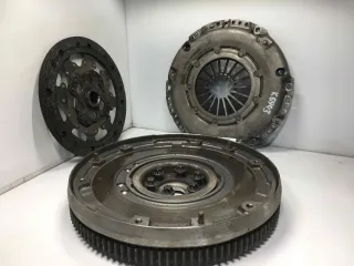 3M516477EB,  A007000E00,  3M517560CIC,  181864530901,  3M517563BC,  043082000356 Маховик Volvo V50 Арт 008554, вид 1