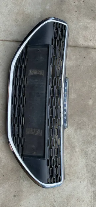 9672794377,9676232976 Решетка радиатора Peugeot 208 Арт 97355, вид 2