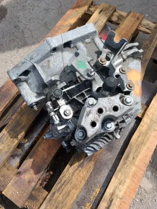 55250410 КПП (Коробка передач механическая) Jeep Cherokee KL Арт 97047995