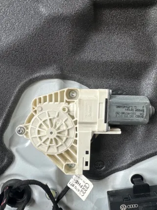 8K0959812B Моторчик стеклоподъемника задний правый Audi A6 C6 (S6,RS6) Арт 97097049, вид 1