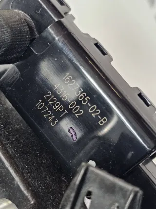 1143753-00,1077826-00,1563013-00,1627365-00 Подушка безопасности коленная Tesla model Y Арт 32940_1, вид 5