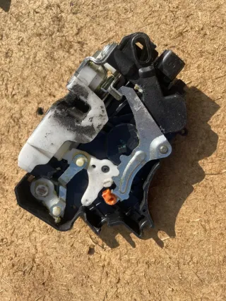  Замок двери передней правой Mitsubishi Colt 6 Арт 2214ZD, вид 4