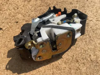  Замок двери передней правой Mitsubishi Colt 6 restailing Арт 2213EZD, вид 4