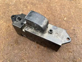 8608A077 Кнопка стеклоподъемника переднего правого Mitsubishi Colt 6 restailing Арт 2168KS, вид 1