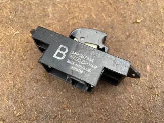 MR587944 Кнопка стеклоподъемника переднего правого Mitsubishi Colt 6 Арт 2163KS, вид 3