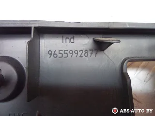 9655992877,9637466280 Накладка декоративная на торпедо Peugeot 308 1 Арт A30074, вид 7