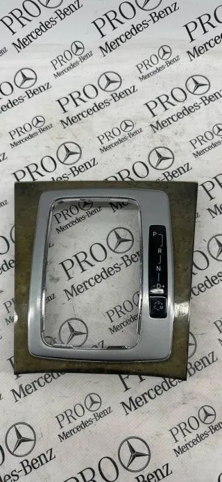 A2046803407 Рамка (накладка) рычага КПП Mercedes C W204 2.1л Арт 101190, вид 1