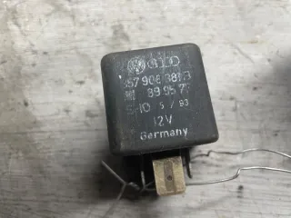 357906381B Реле бензонасоса Audi A6 C4 (S6,RS6) Арт 97129345, вид 2