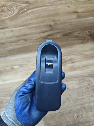  Кнопка стеклоподъемника переднего правого Renault Duster 1 Арт 97456