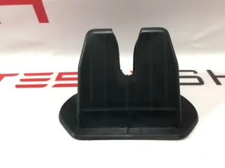 1500604-00-B,1584544-00-C Накладка замка багажника Tesla model 3 Арт 99478387
