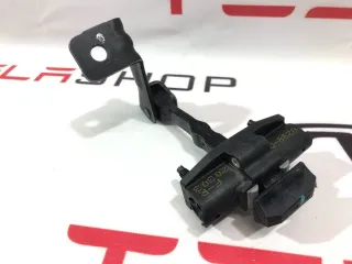 1110298-00-D,0298-D,F-R20303 Ограничитель открывания двери передней Tesla model 3 Арт 99478301, вид 2