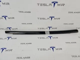 1873552-22 Молдинг двери передней правой Tesla model S Арт 33117, вид 1