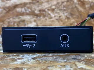 8W0035708 Разъем AUX / USB Audi Q5 2 Арт 39370832, вид 2