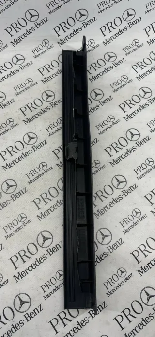 A2046860136 Накладка на порог внутренняя передняя левая Mercedes C W204 Арт 101370, вид 2