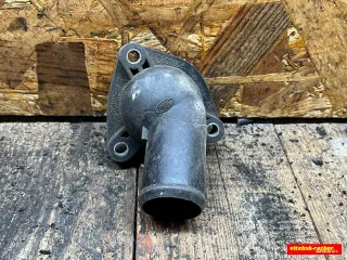 2S4Q8594AB Фланец (тройник) системы охлаждения Ford Focus 1 Арт 97959364, вид 1