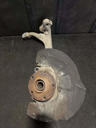  Кулак поворотный передний правый Audi A6 C6 (S6,RS6) Арт 97961504