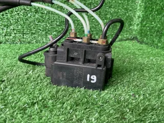  Блок клапанов пневмоподвески Mercedes S W222 Арт 97964153