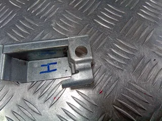 8E0827657H Кронштейн (крепление) Audi A6 C6 (S6,RS6) Арт 97968265, вид 3