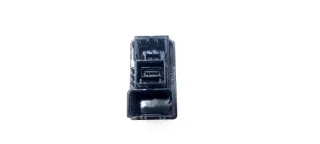 Разъем USB Mitsubishi Pajero 4 restailing 2 2016г.  - Фото 7